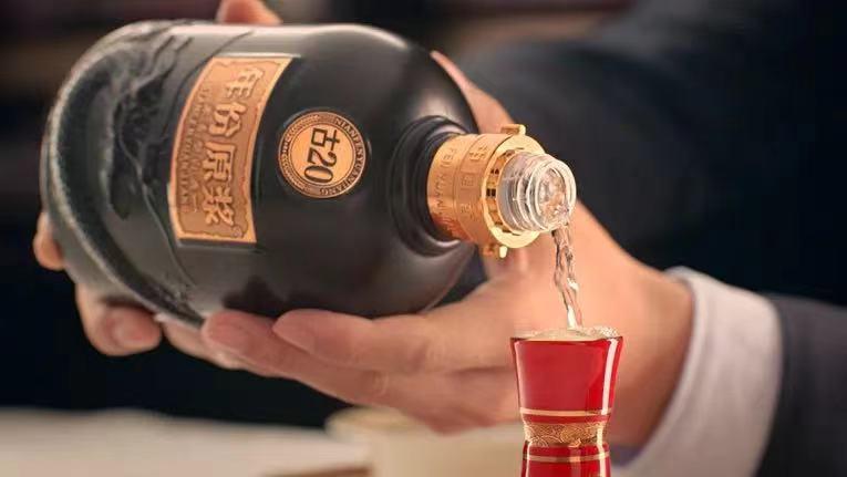 八上春晚，古井贡酒冲击200亿