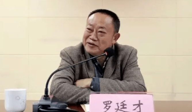 “活佛厅官”罗廷才：骗取500多万元扶贫资金建寺庙