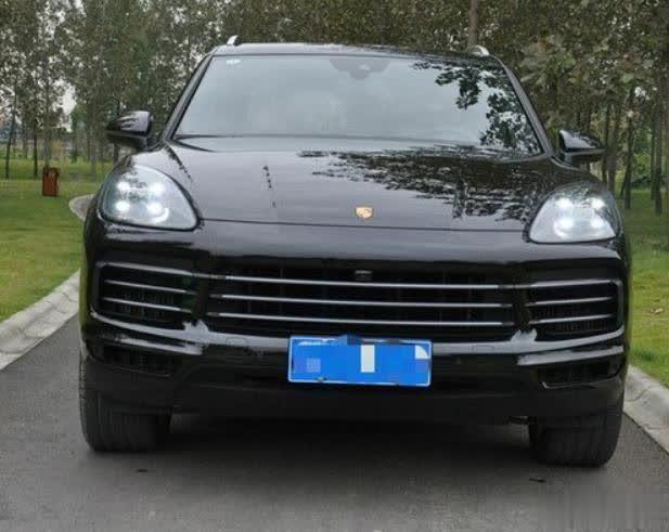 {賭馬}(卡宴选配20万 落地价最低多少)