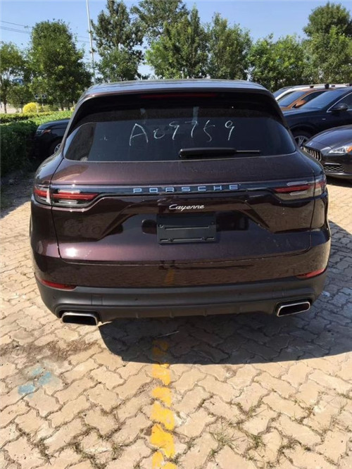 {賭馬}(汽车卡宴的报价及图片大全)